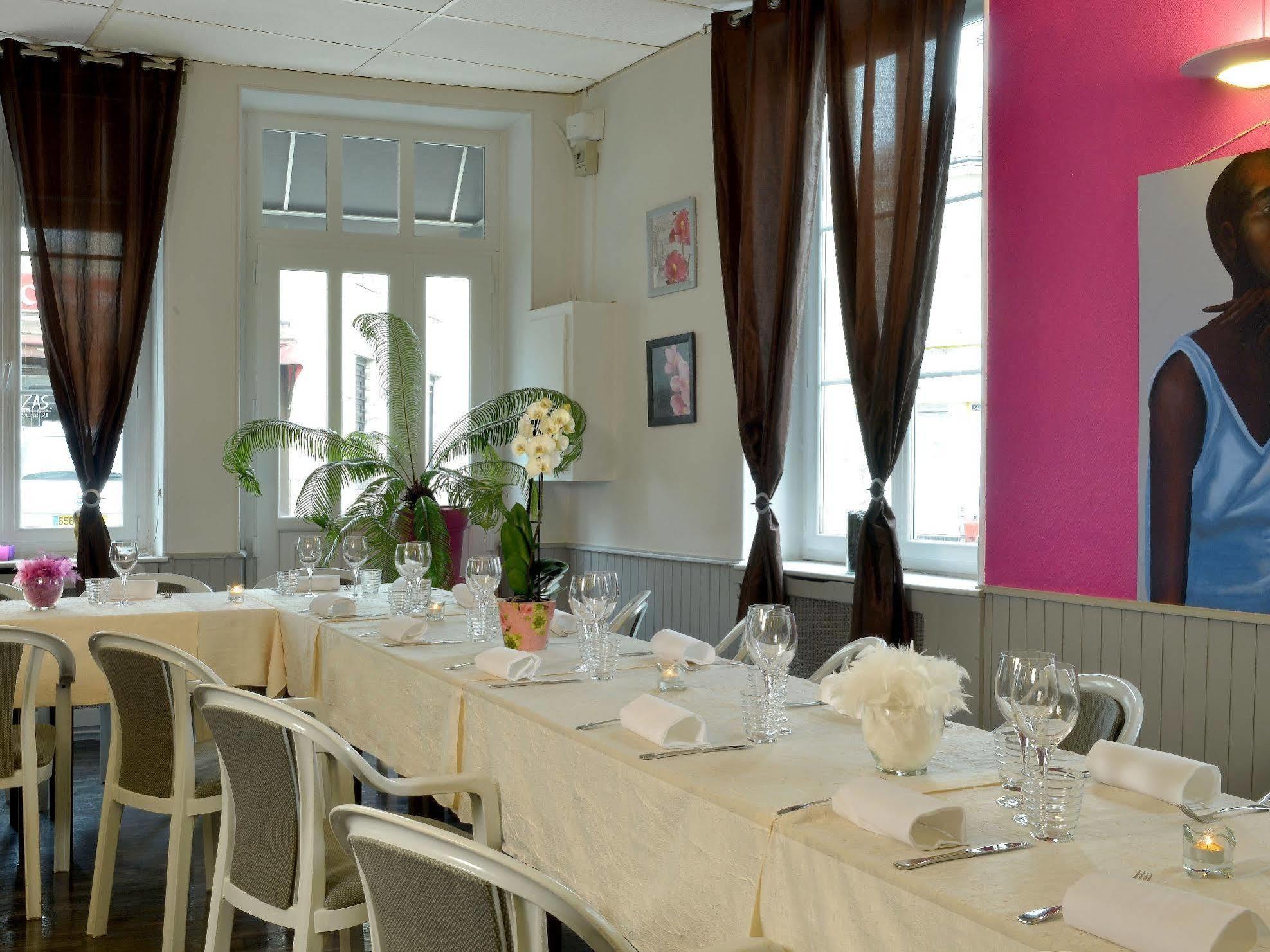 Logis Hotel Au Croissant Buzançais Exteriér fotografie